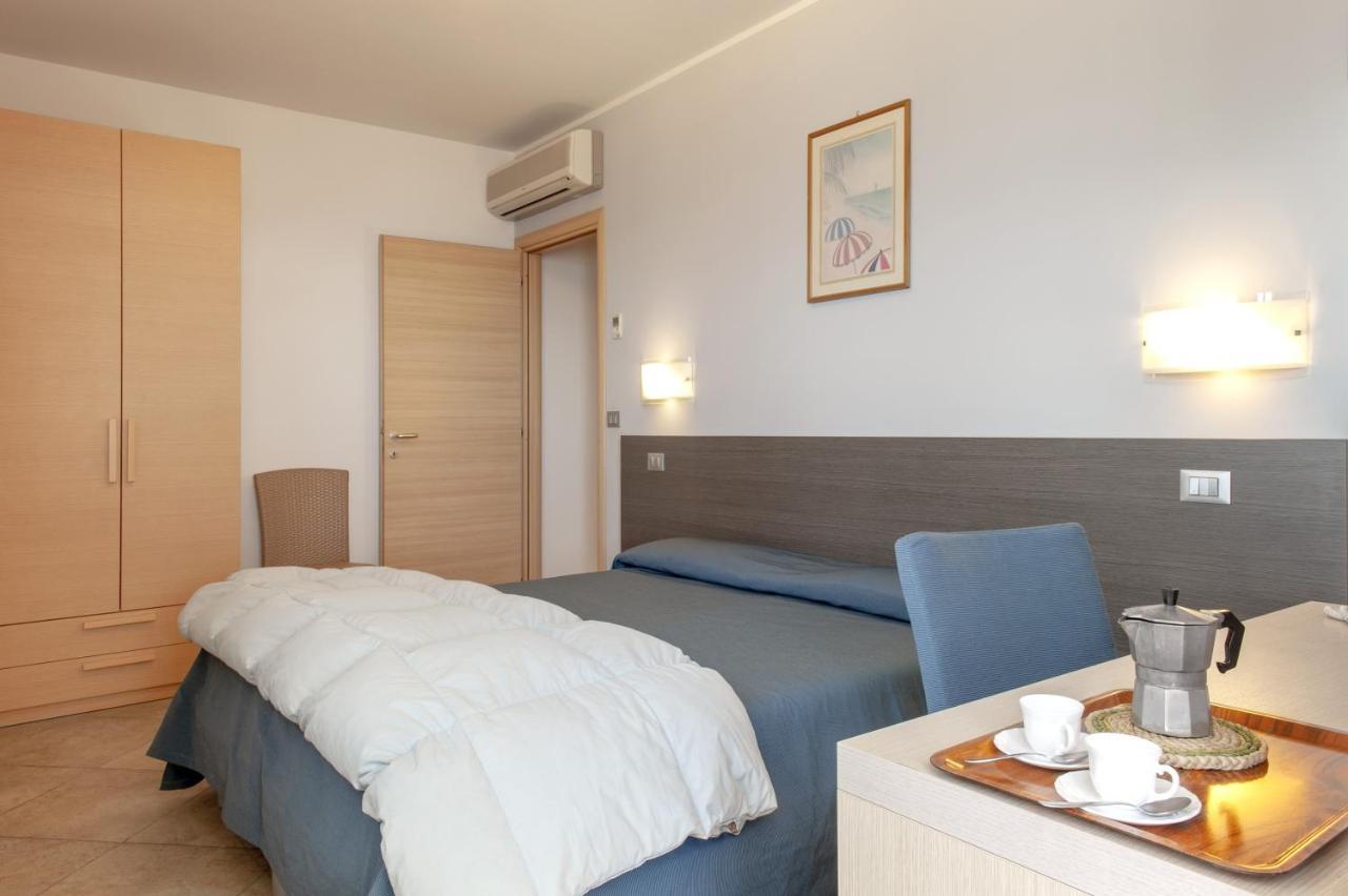 Residence Villa Lo Scoglietto 산빈첸초 객실 사진